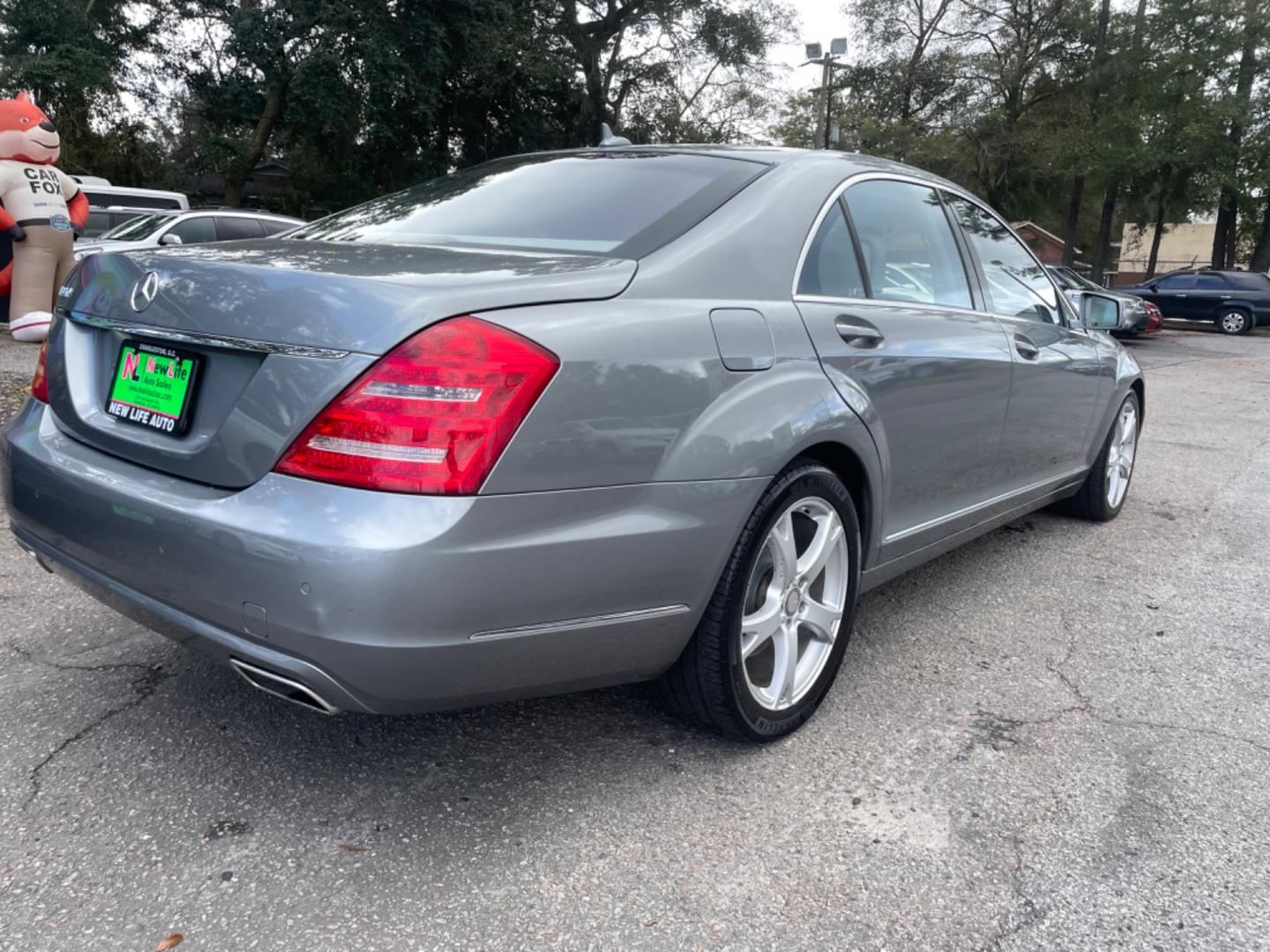 2013 GRAY MERCEDES-BENZ S-CLASS S550 (WDDNG7DB8DA) with an 4.6L engine, Automatic transmission, located at 5103 Dorchester Rd., Charleston, SC, 29418-5607, (843) 767-1122, 36.245171, -115.228050 - Photo#6